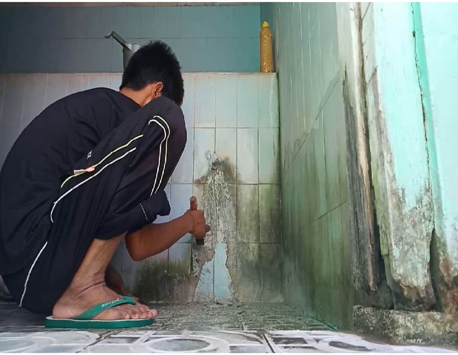 Beberapa Cara Membersihkan Kerak Dinding Kamar Mandi Yang Cocok Untuk Anda