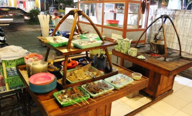 Peluang bisnis angkringan terbuka lebar untuk siapa saja yang tertarik memulai bisnis kuliner.